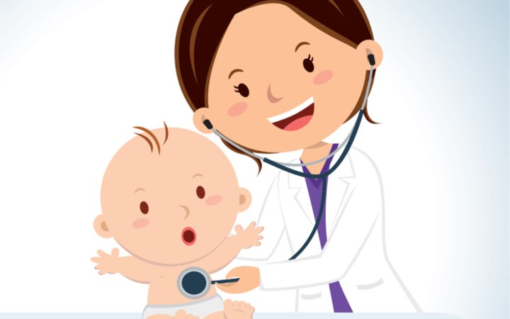 ce analize se recomanda la copii. Bebelus la medic in timpul auscultatiei cu stetoscopul