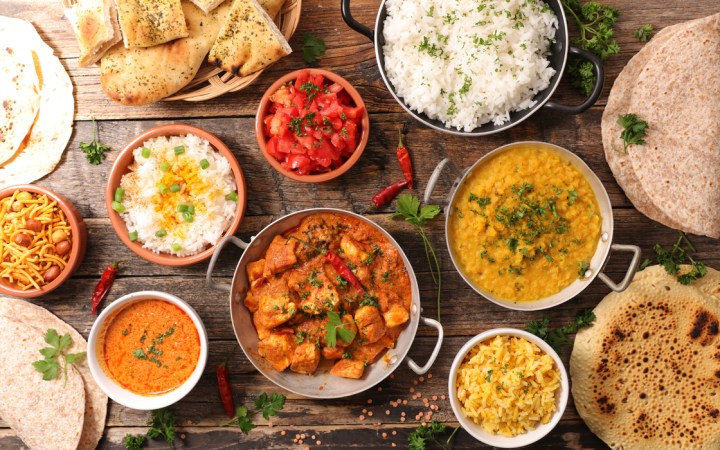 dieta indiana meniu o saptamana. mai multe feluri de mancare indiana pe o masa
