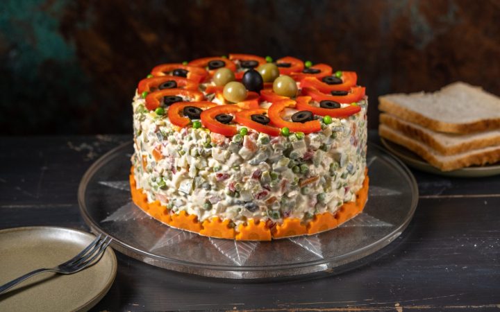 salata boeuf care arată ca un tort