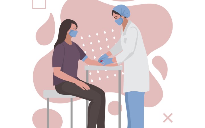 ce analize se fac in fiecare an gratuit. medic ii ia sange unei femei. ambele au masca