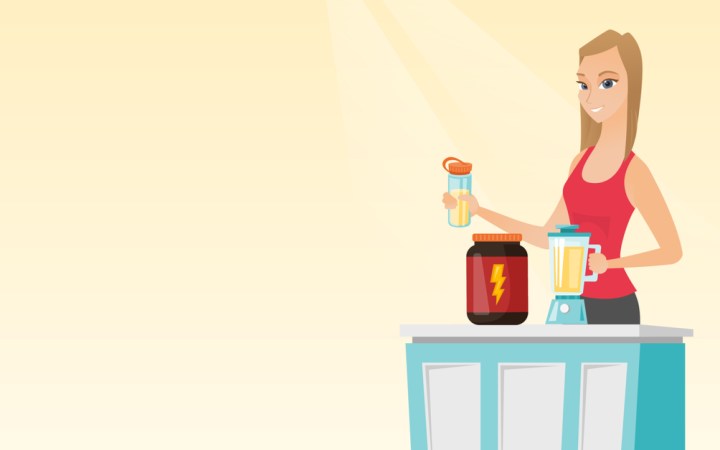 dieta cambridge rezultate si efecte secundare. femeie slaba care isi prepara un shake proteic la blender