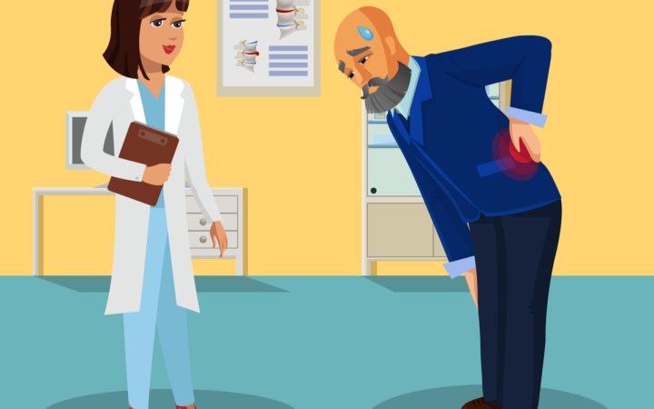 dureri de spate cauze. bărbat de vârstă mijlocie cu spatele blocat in pozitia aplecat, la medic