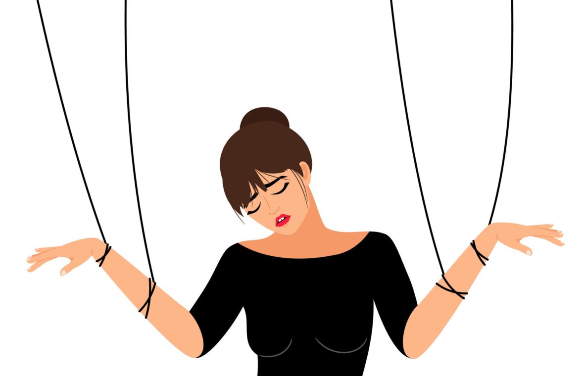 femeie captivă în neputință, manipulata prin gaslighting