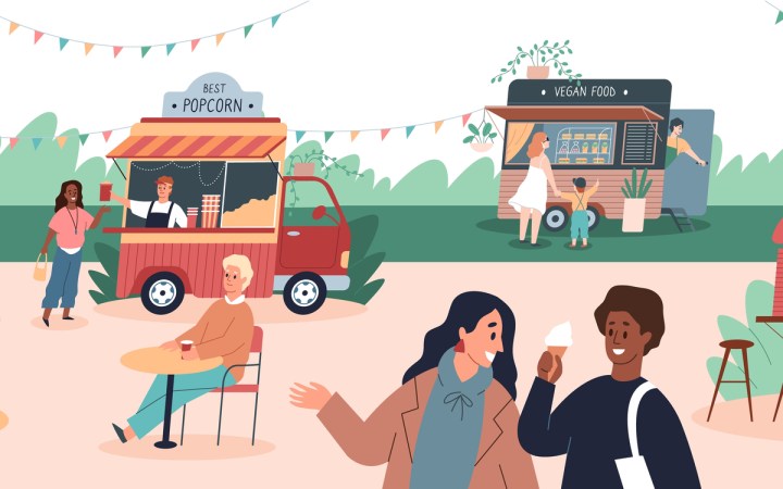 impactul deseurilor asupra mediului la festival. oameni care beau din pahare de plastic