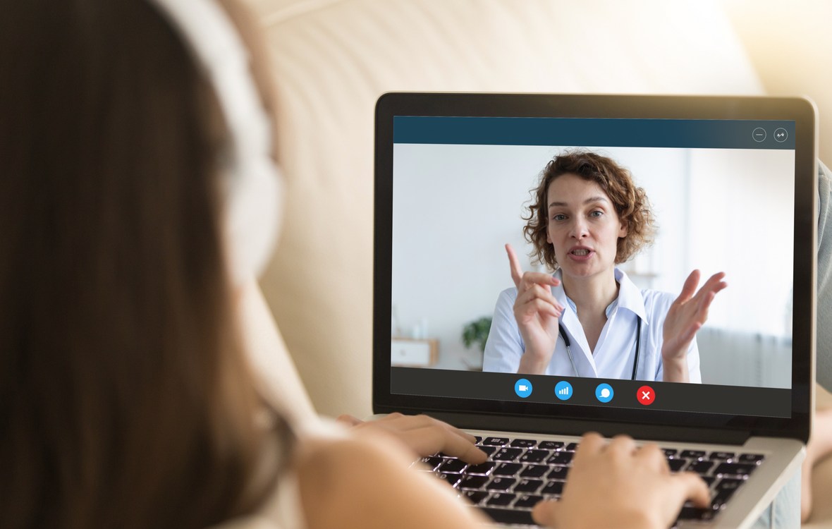 consultatii medicale online mai accesibile decat oricand asigurari care le acopera. Pacient și medic în timpul unei consultatii online