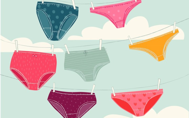 secretie vaginala ce spune despre sanatatea sexuala. lenjerie intima pentru femei atarnata la uscat pe sarma