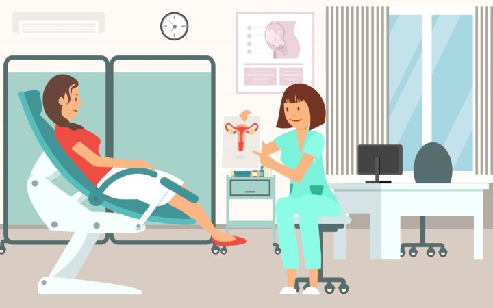 polipi uterini cum ii descoperi si indepartare-1. femeie pe scaunul ginecologic si medic care explica despre polipii uterini