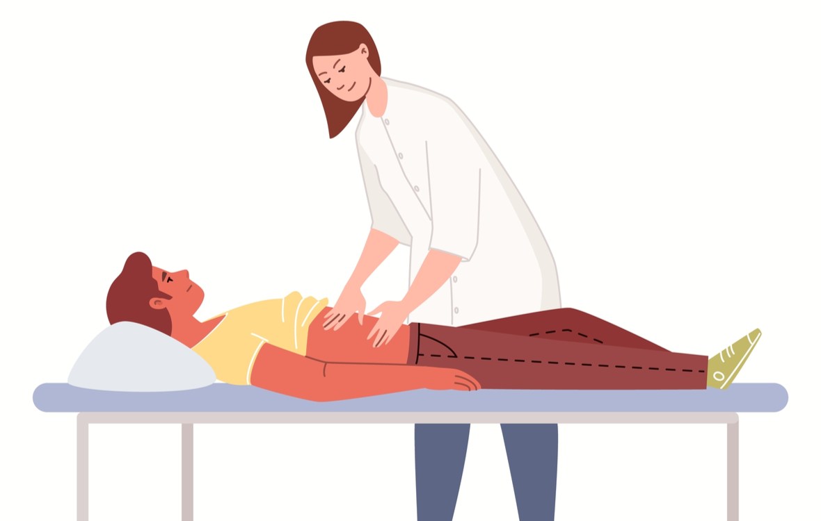 splenomegalie sau splina marita simptome cauze si tratament. medic palpeaza abdomenul unui barbat tanar