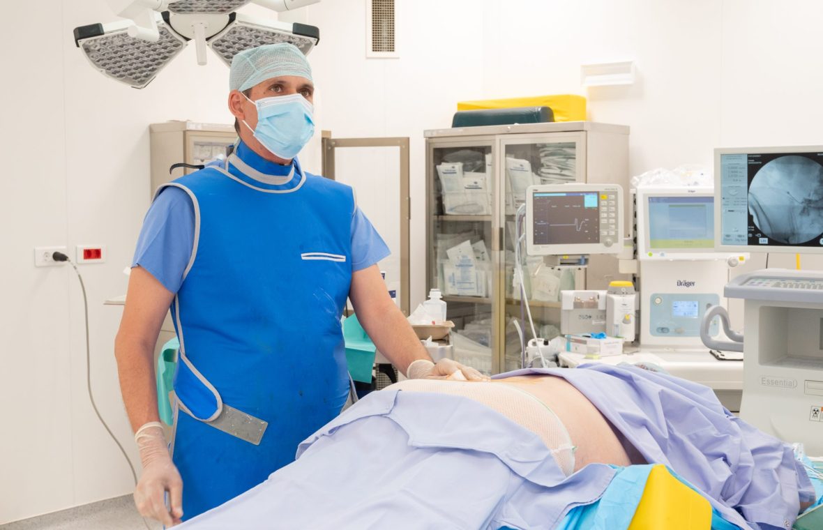 infiltrații pentru terapia durerii. Dr. Dan Dîrzu, medic primar anestezie generală, specialist în terapia durerii