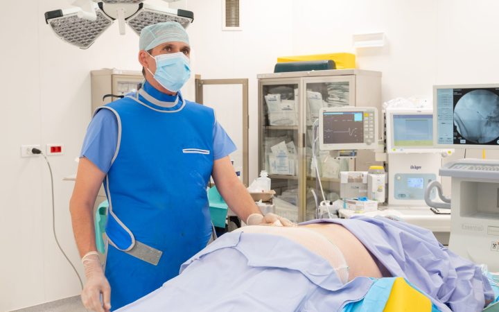 infiltrații pentru terapia durerii. Dr. Dan Dîrzu, medic primar anestezie generală, specialist în terapia durerii