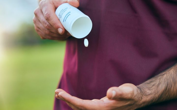 bărbat ia paracetamol