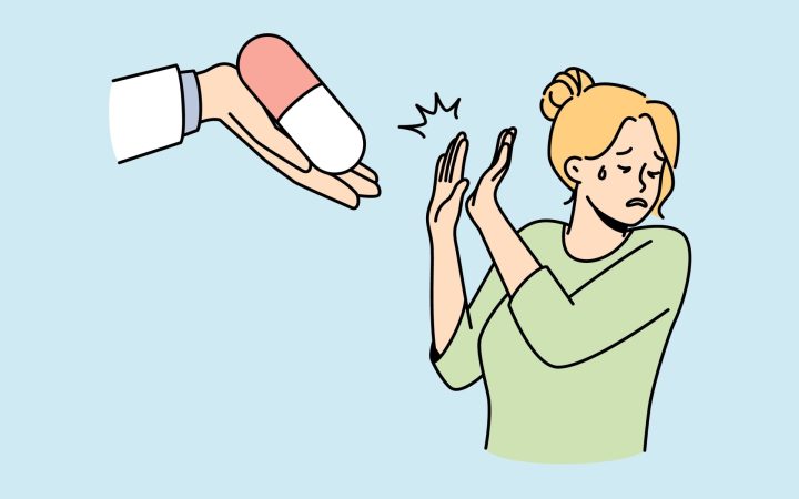 femeie care refuză un medicament cu corticosteroizi