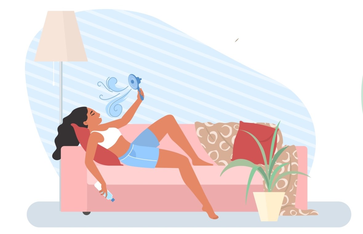 fara aer conditionat cum mentii temperatura optima in casa. femeie care incearca sa se racoreasca fara aer conditionat