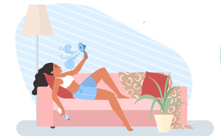 fara aer conditionat cum mentii temperatura optima in casa. femeie care incearca sa se racoreasca fara aer conditionat