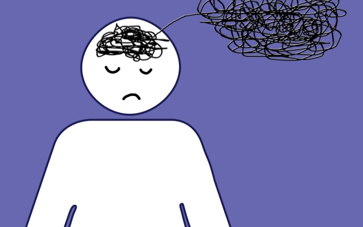 Persoană în perioada de doliu practicând mindfulness