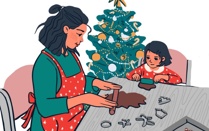 Ultima masă de Crăciun împreună cu mama. mama și fiica fac biscuiți de Crăciun