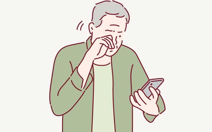 probleme de vedere. bărbat care nu vede bine in telefon