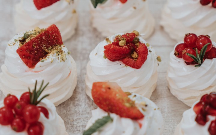 deserturi de vacanță. mini pavlova
