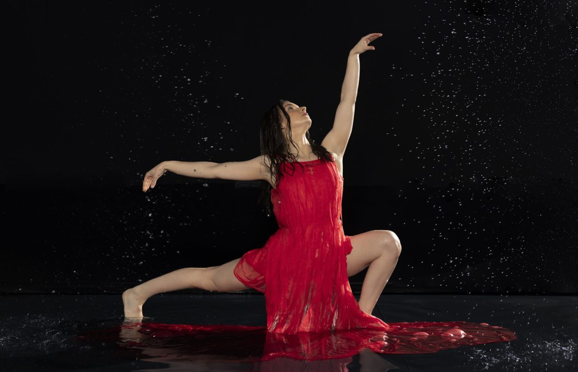 Beatrice Coman dansează și face gimnastică de la vârsta de trei ani. Camera foto a telefonului Huawei Pura 70 pune perfect în evidență grația și emoția pe care le transmite.