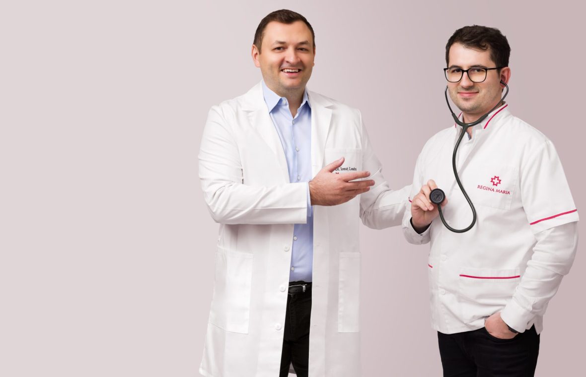 Dr. Ionuț Leahu, medic stomatolog cu competență în Implantologie Orală și Master în Implantologie Orală și Parodontologie, CEO Regina Maria Dental Clinics și dr. Florin Barbu, medic specialist cardiologie în cadrul Rețelei Private de Sănătate Regina Maria.