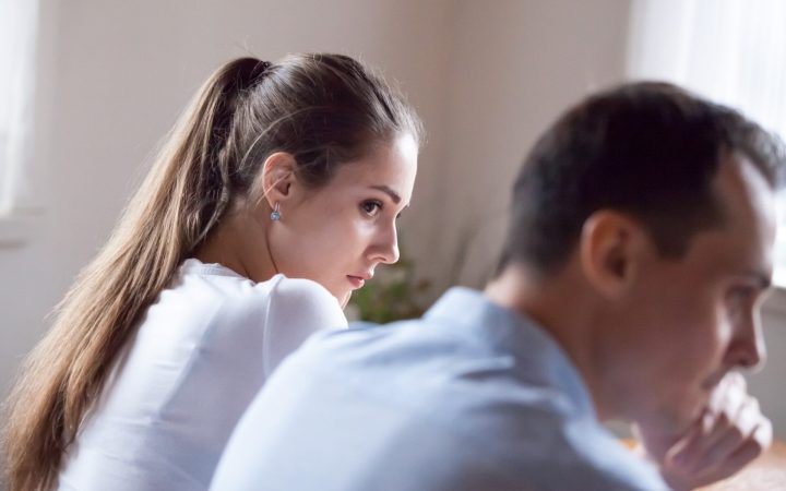 tensiuni în cuplu. partenera inițiază discuția