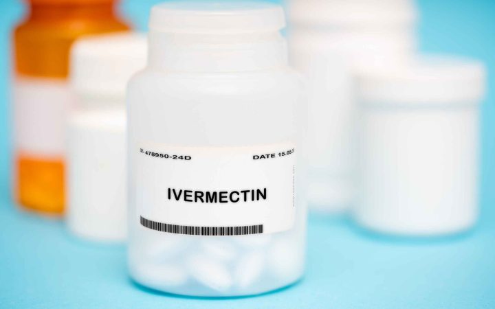 borcan cu pastile pe care scrie Ivermectin