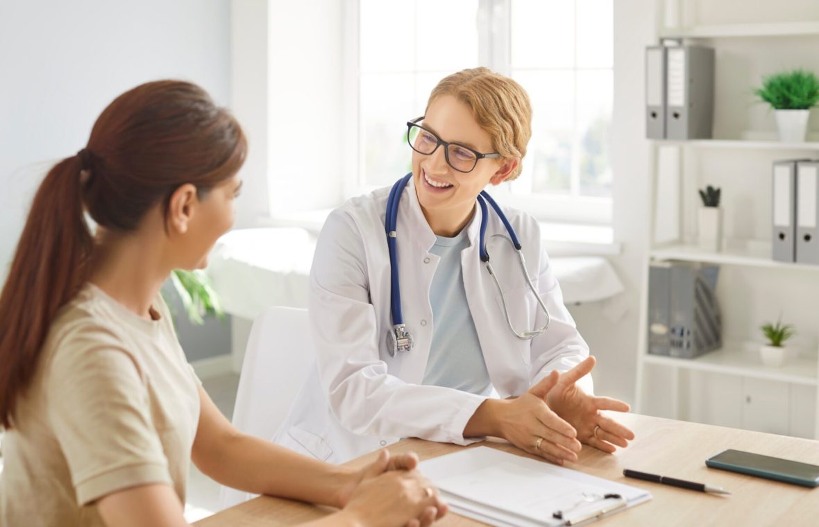 Pacienții de la Regina Maria apreciază empatia arătată de medic în timpul consultației Sursa foto: Shutterstock