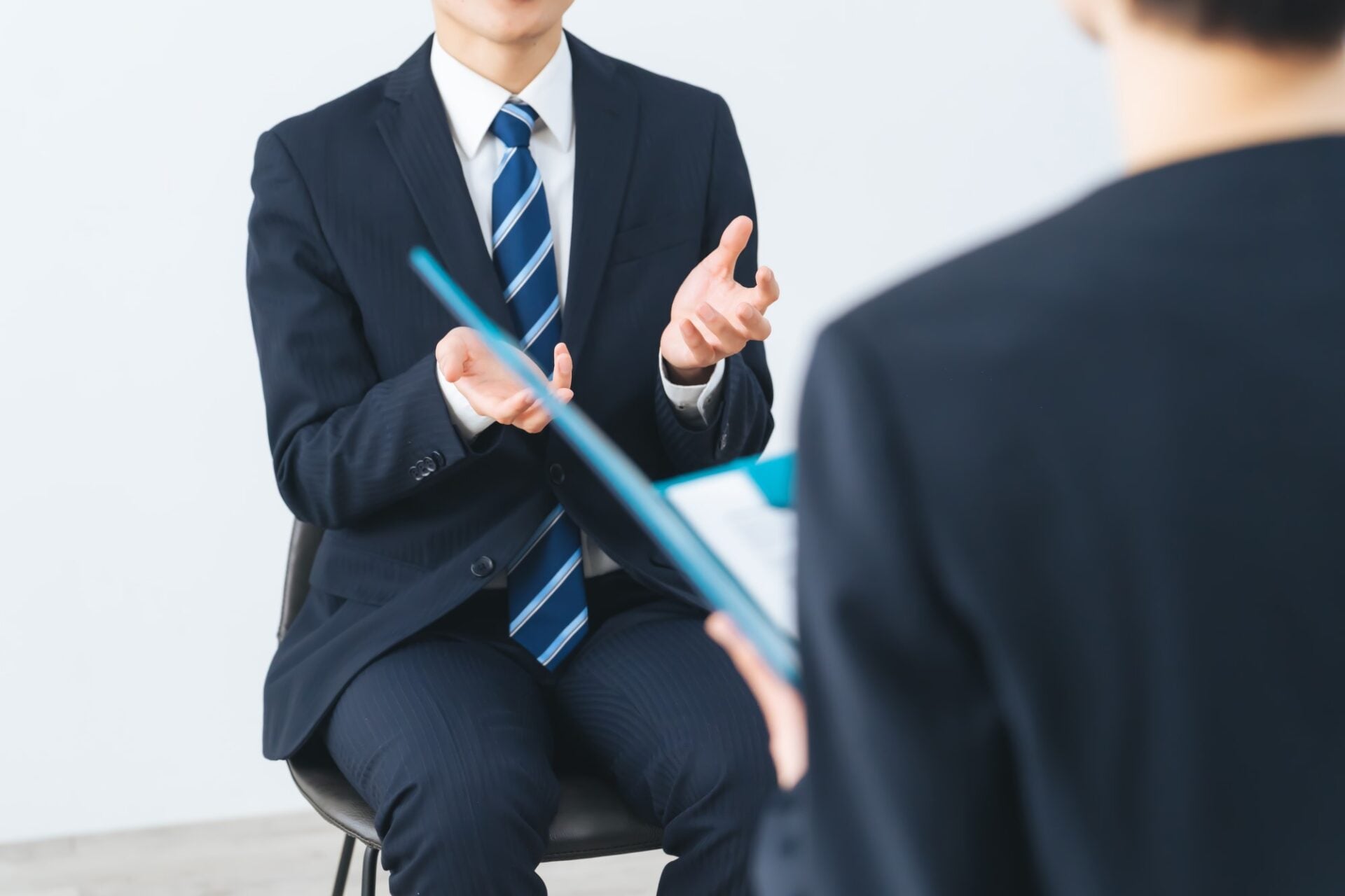 bărbat la interviu de angajare nou job