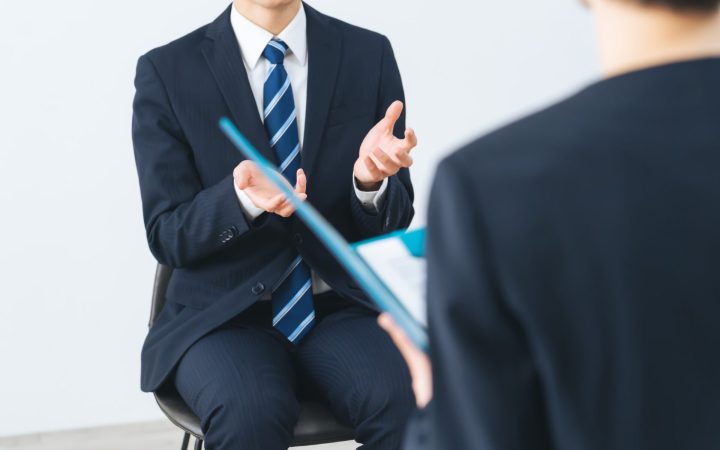 bărbat la interviu de angajare nou job