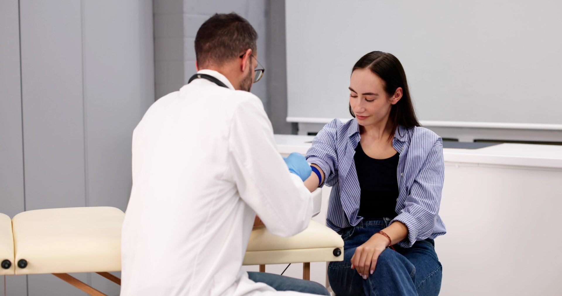 Cancerul nu apare peste noapte. Testele care îl pot depista cu zeci de ani înainte