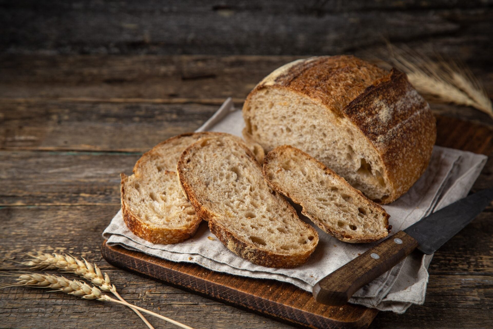 Pâinea chiar îngrașă, dar nu din cauza numărului de calorii, ci prin alt mecanism nebănuit. Ce au descoperit cercetătorii japonezi