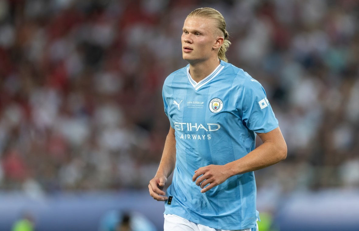 erling haaland în costumul echipei Manchester City