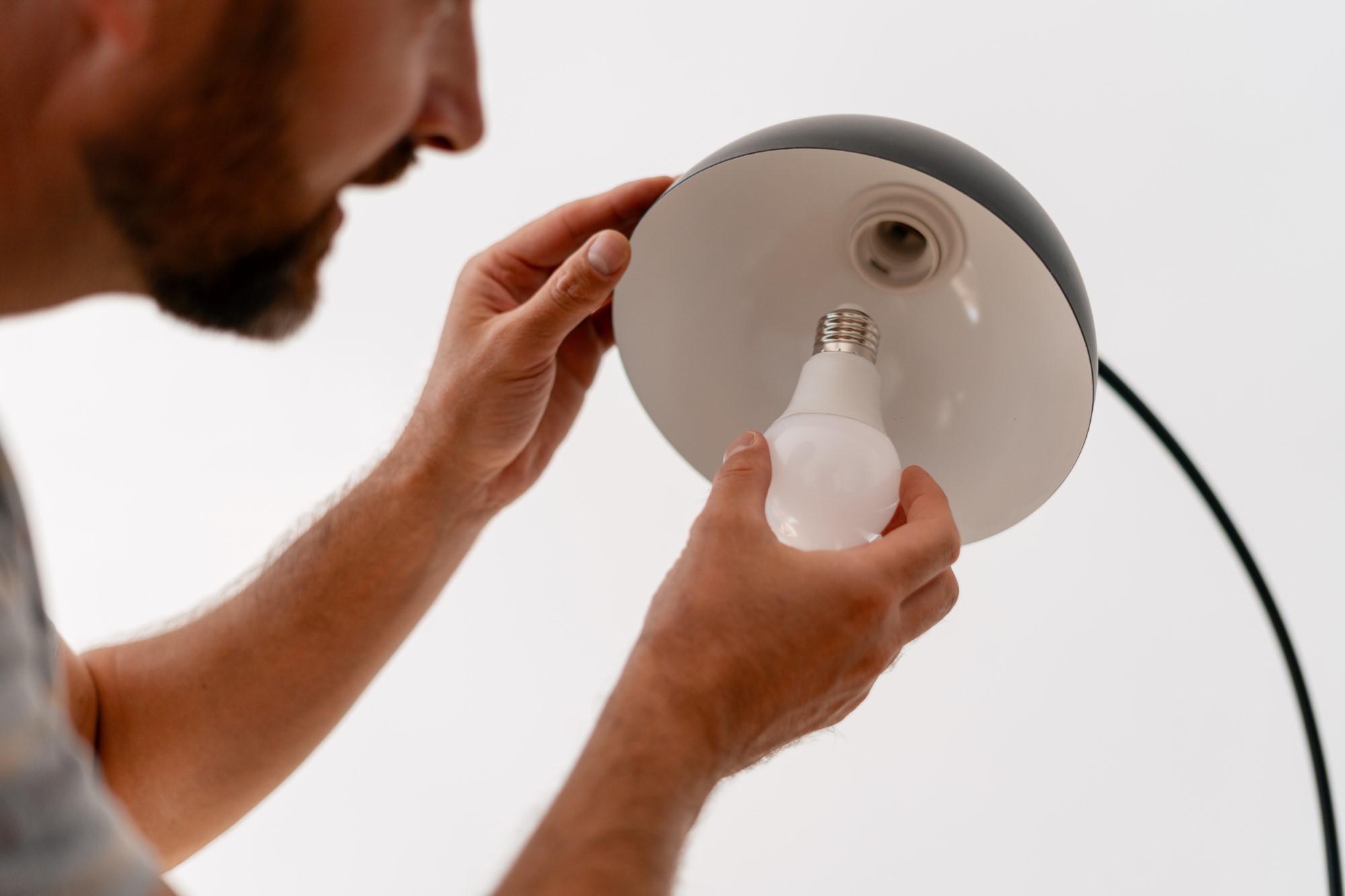 Ce tip de bec ai acasă? Lumina modernă poate influența glicemia, vederea și riscul de demență