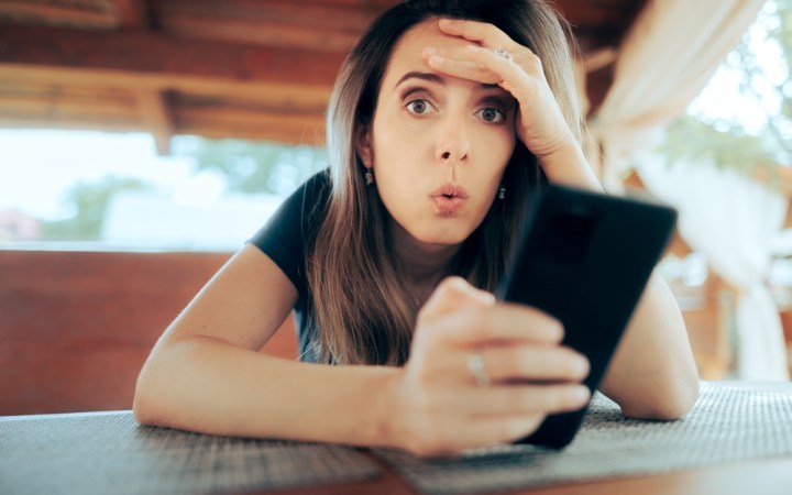 Femeie dezamăgită de dating on-line