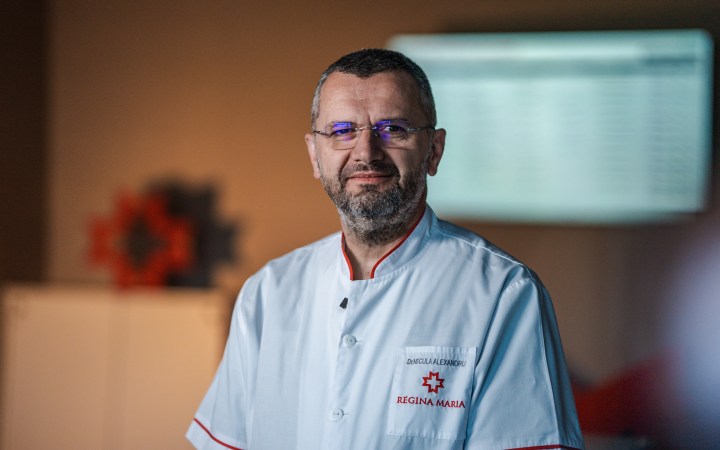 Dr. Alexandru Necula este medic primar în Chirurgie generală, cu competențe în Ecografie și Chirurgie robotică, la Spitalul Regina Maria din Cluj.